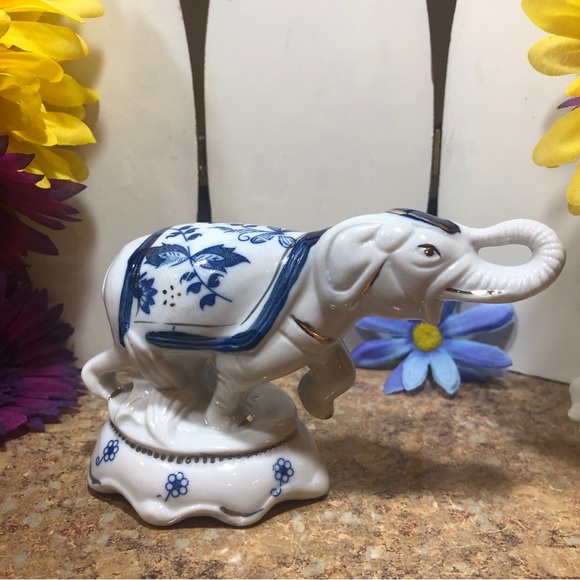 1980’s Hand Painted Vintage Porcelain Blue & White Dancing Elephant Figurine - Picture 3 of 16